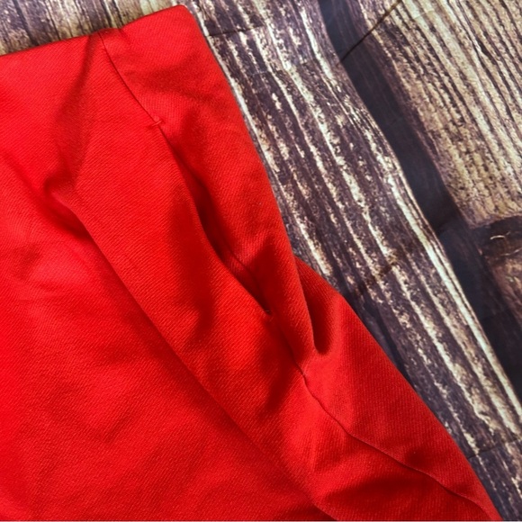 CABI #3219 Fiery Red Zip Back Skirt W/Pockets~Size 6 - Picture 4 of 6